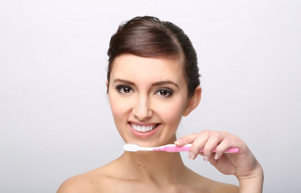 Lady-Brushing-Teeth